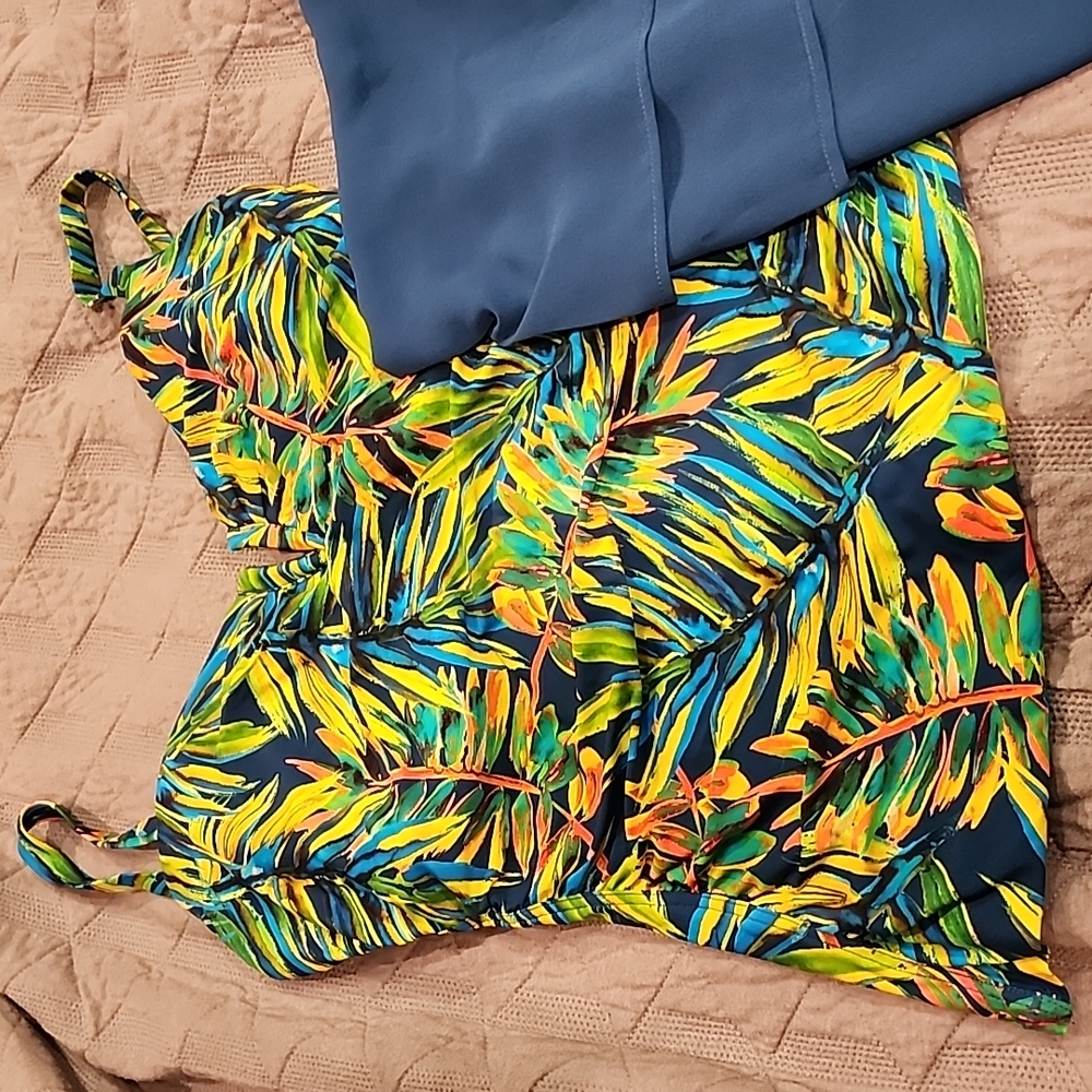 NWOT Soma Artist Retreat Tankini top and pareo